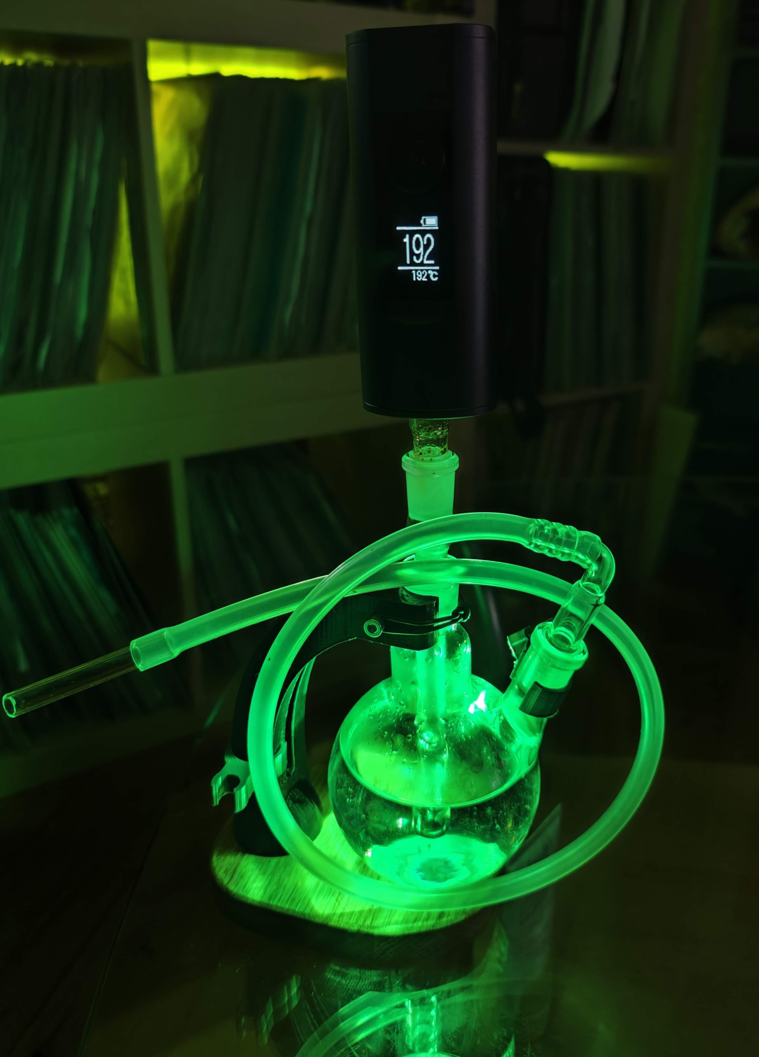 Hazewell mit Vaporizer und futuristischer Beleuchtung
