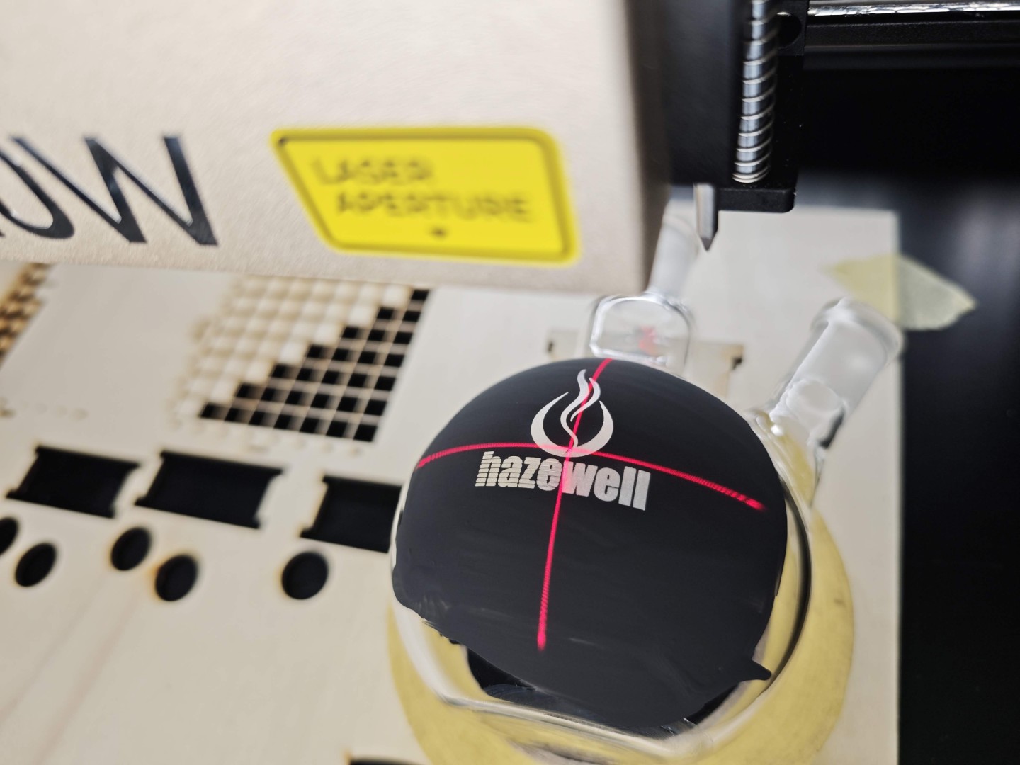 Laserarbeit an einer Holzkomponente